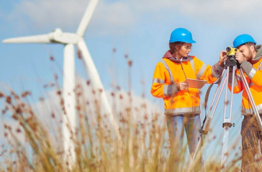 workers-surveying-wind-turbine_2400x1600-copy-1-1.png